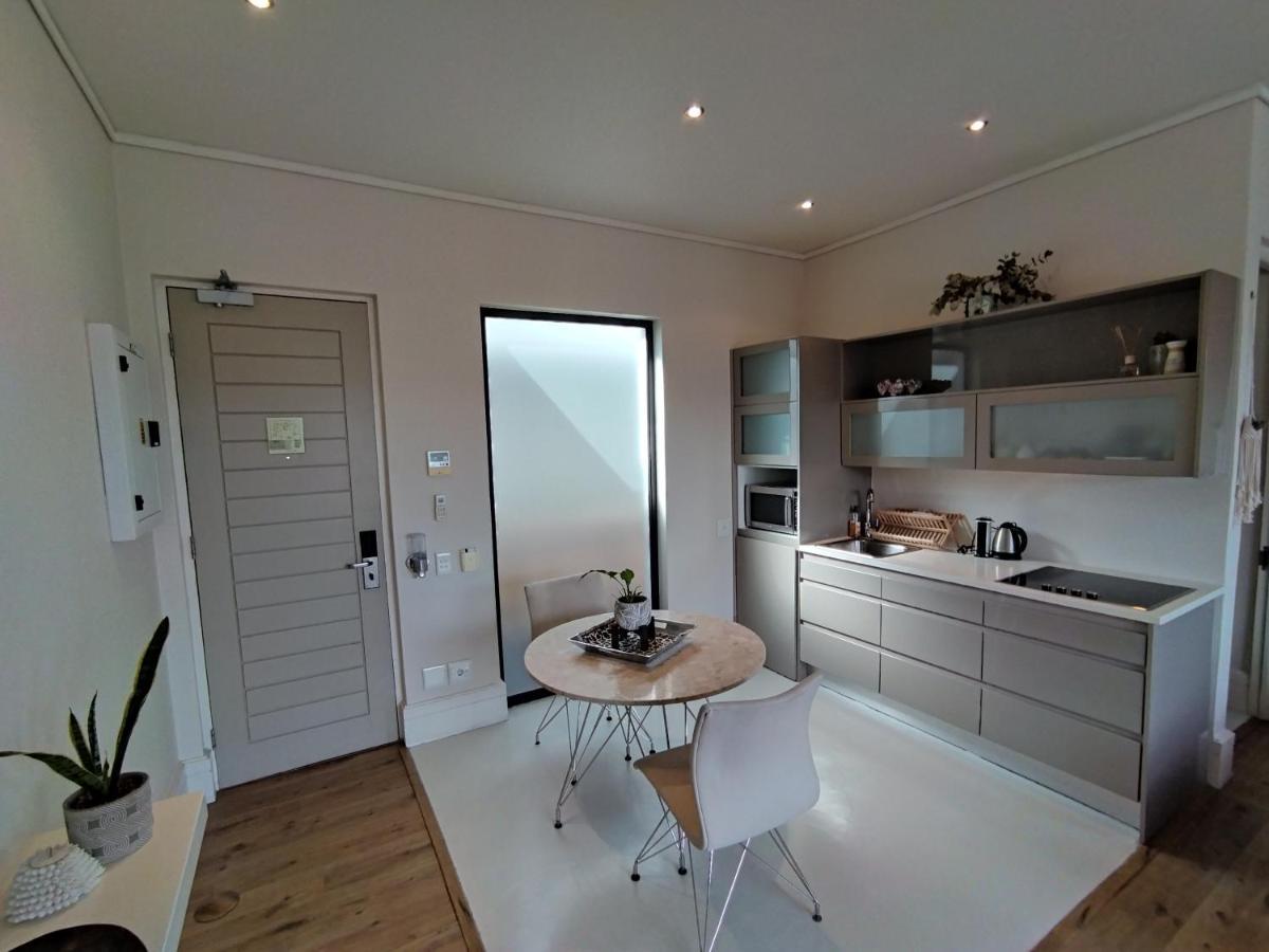 210 Gallery Luxury Studio Apartment Knysna Esterno foto